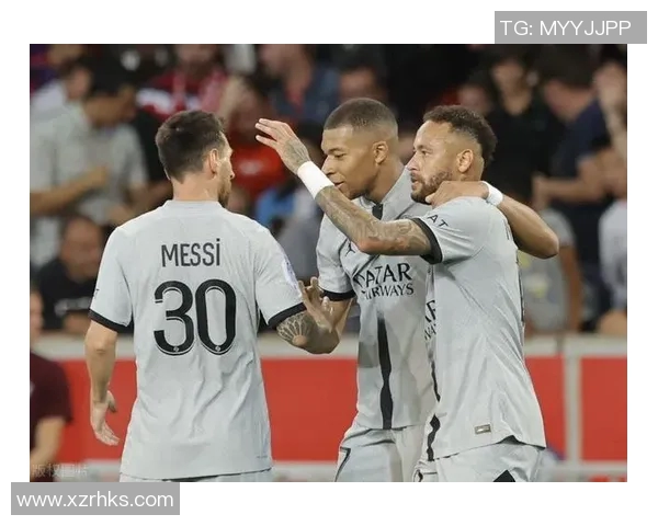 如何在社交媒体上找到足球明星的评论区和互动信息